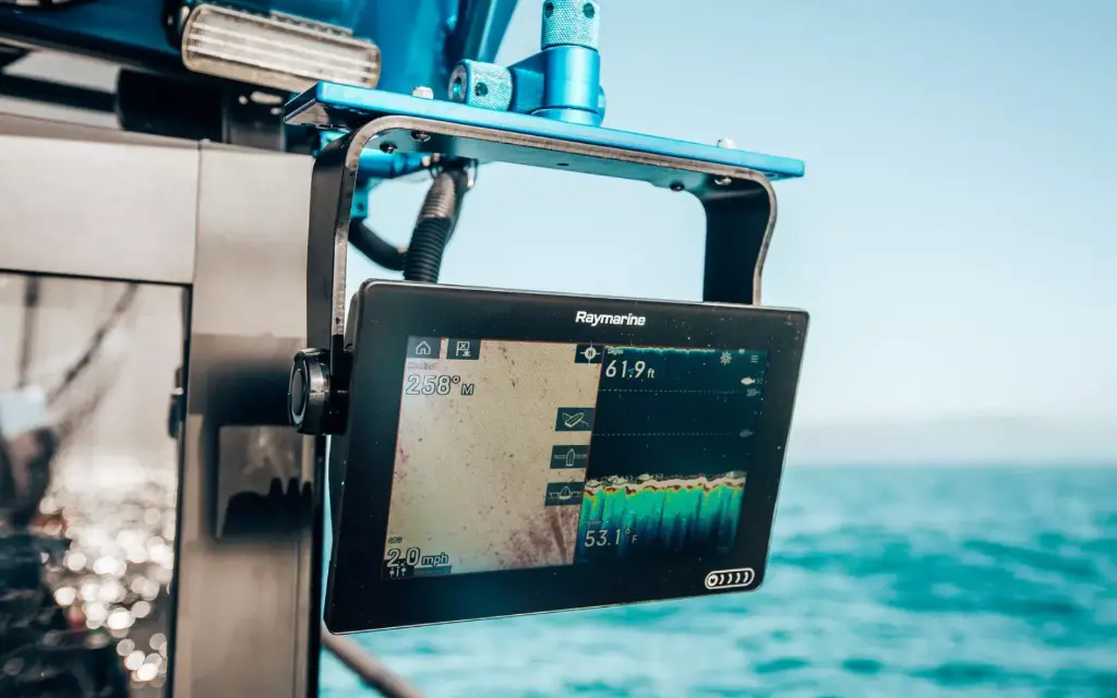 Chartplotter Image Submarine Raymarine Axiom+ | Chartplotter | Aquila